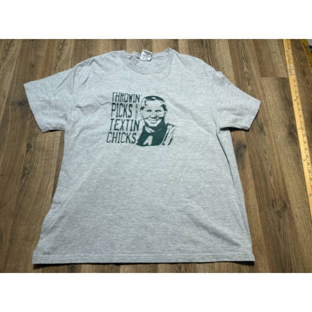 Jensen Shirt Men's Size XL, Grey "Throwin' Picks and Textin' Chicks" Brett Favre